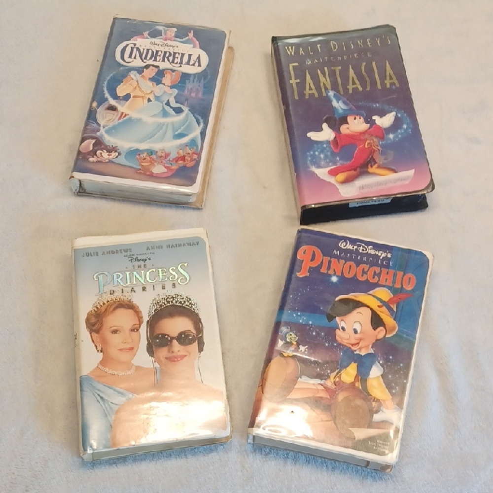 Disney Classic VHS Set - Blue, Purple, White, Red